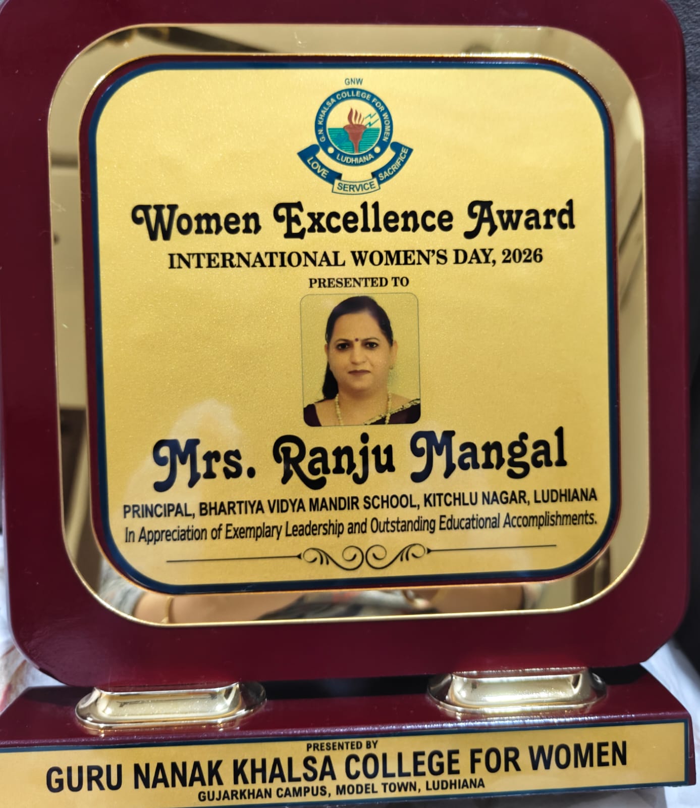 ​Laurels for Educational Luminary: BVM Kitchlu Nagar Principal Mrs. Ranju Mangal Conferred with Women Excellence Award